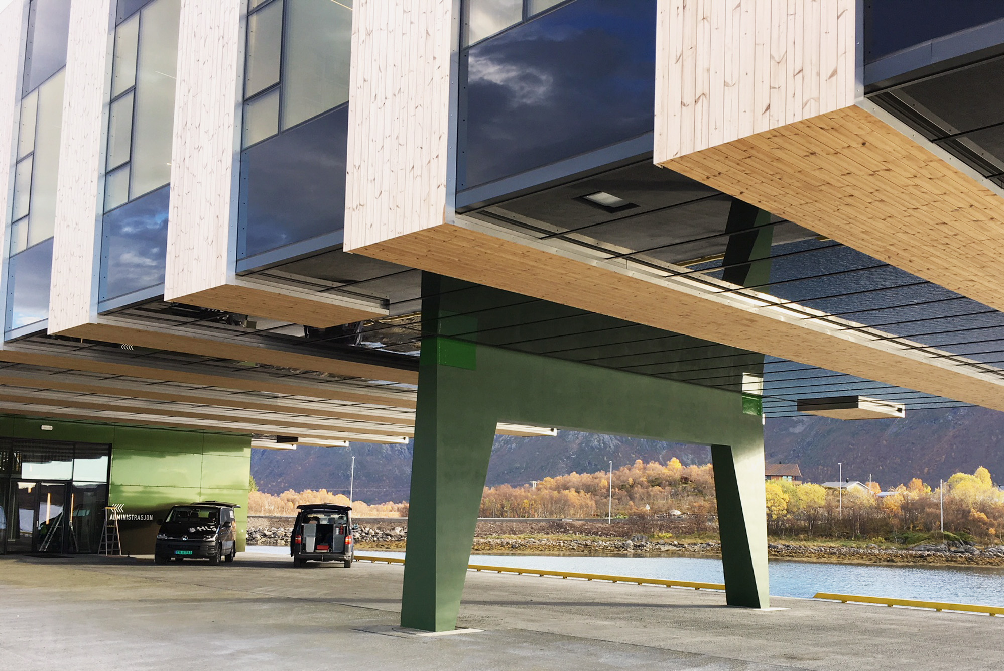 Thermowood for Holmen industrial estate – Thermowood: external cladding, decking,… Image 5 of 7 (Holmen kledning2 3074)
