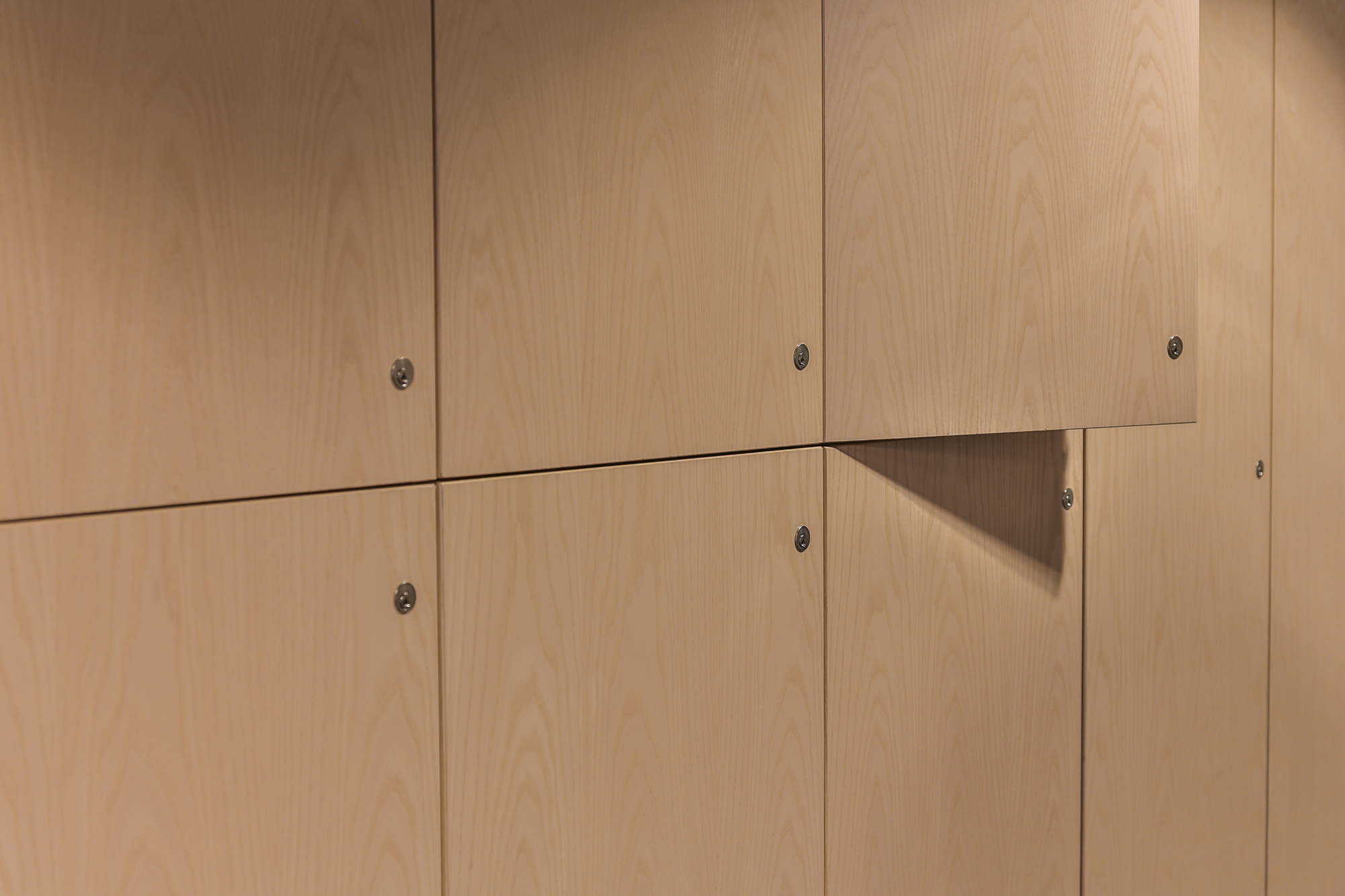 Plywood for Oslo Prison – Slatted panel modules, Brandpanel X-Veneer, ash face veneer – Oslo. Image 8 of 9 (NU8A0343 270)