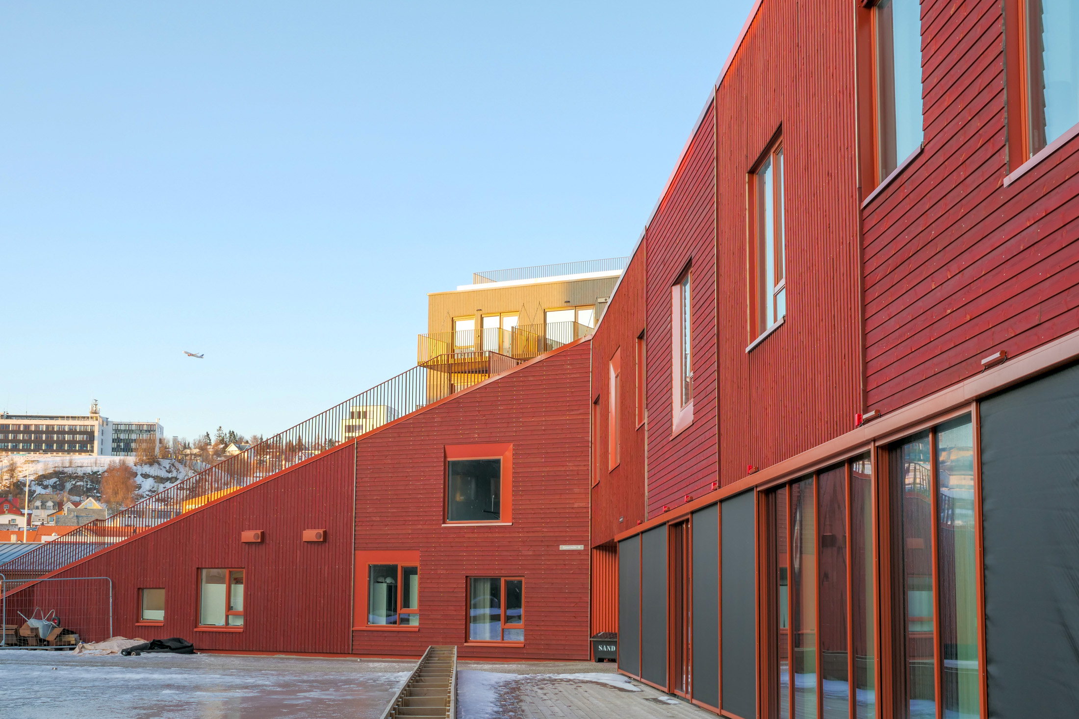 Thermowood i färg till Vervet förskola – Thermowood i färg – Tromsø. Bild 13 av 16