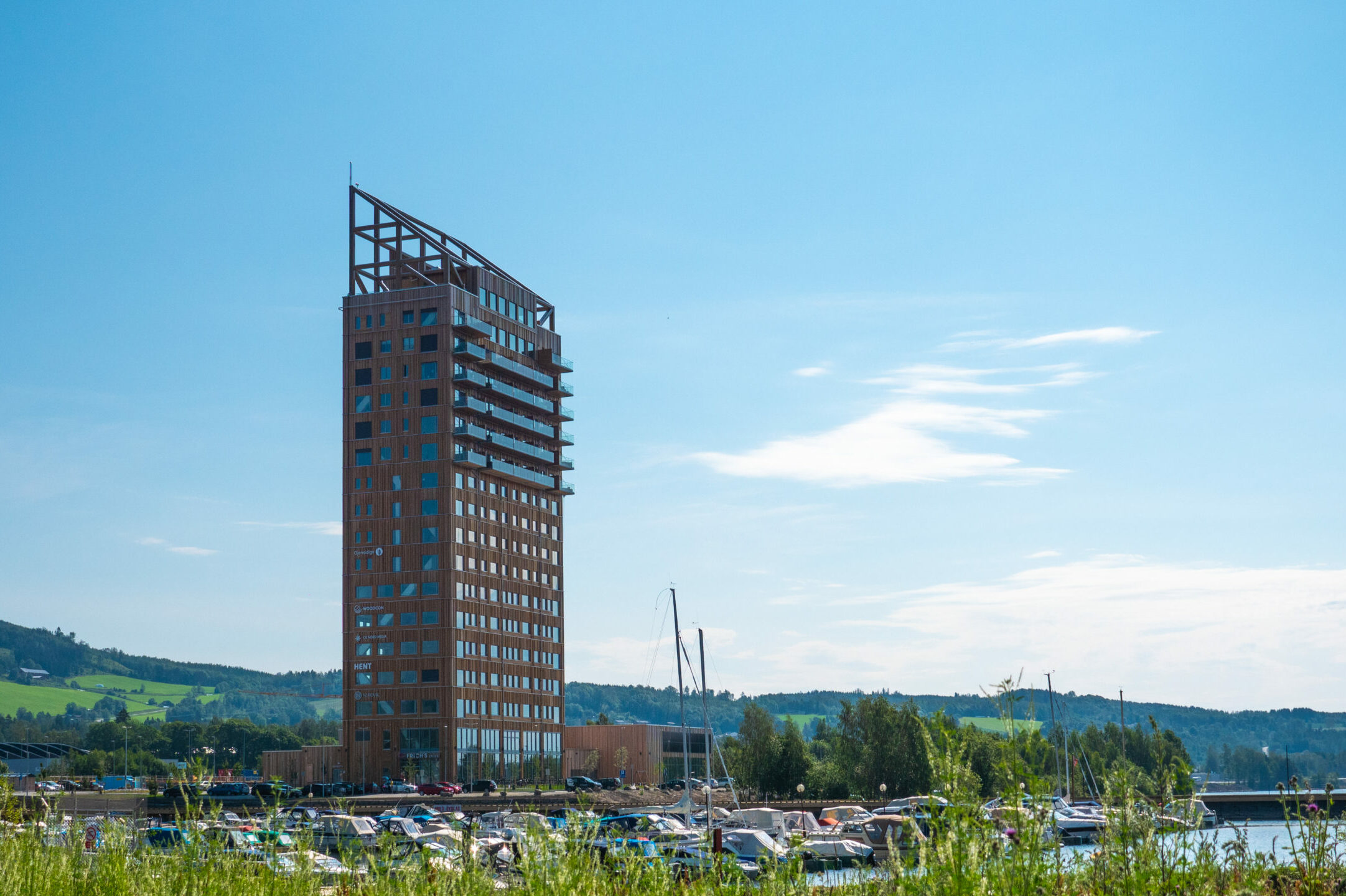 Utvändig panel av Thermowood till Mjøstårnet i Brumunddal – Brandpanel Natur och Natur… Bild 1 av 13 (20190712 P1022413)