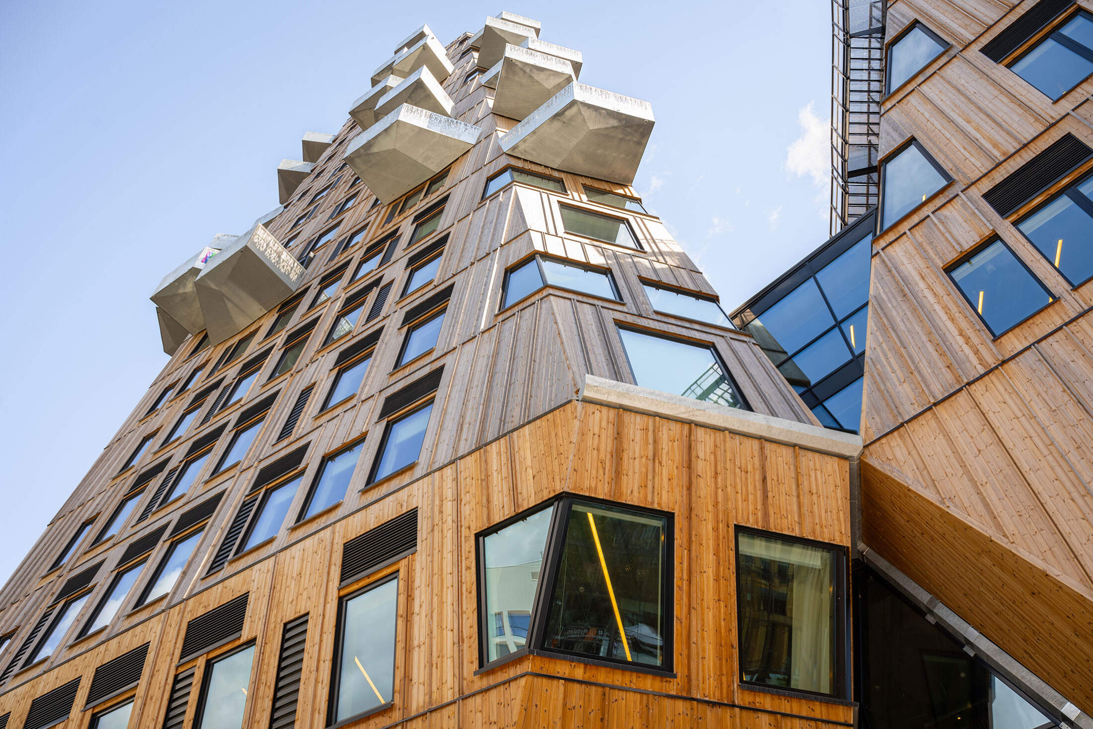 Vertikal Nydalen – Brandimpregnerad Thermowood – Oslo. Bild 1 av 7 (Vertikalen 4)